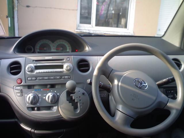 2003 Toyota Sienta