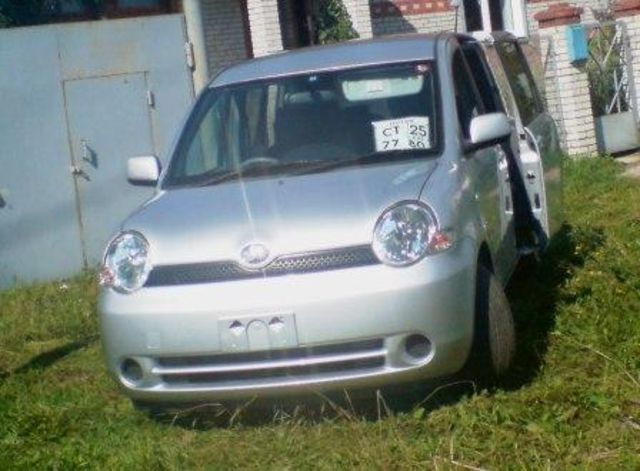 2003 Toyota Sienta