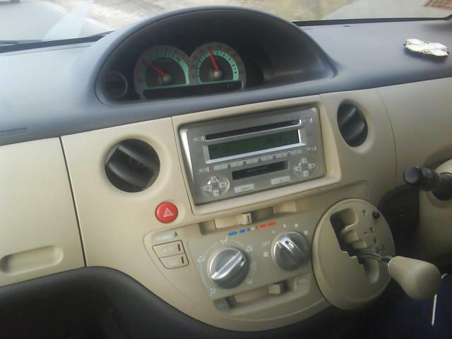 2003 Toyota Sienta