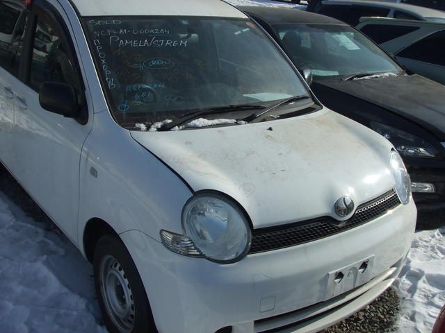 2003 Toyota Sienta