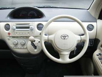 2003 Toyota Sienta