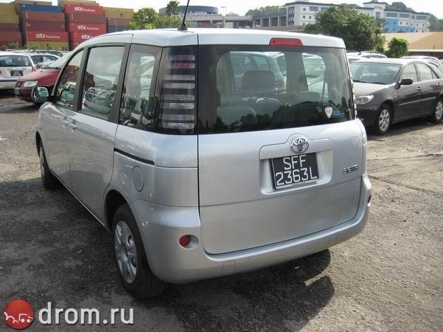 2003 Toyota Sienta