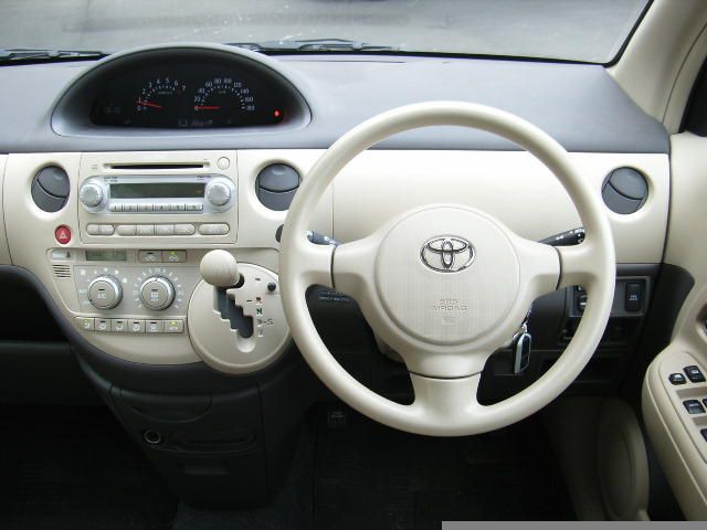 2003 Toyota Sienta