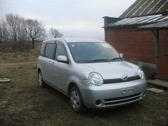 2003 Toyota Sienta