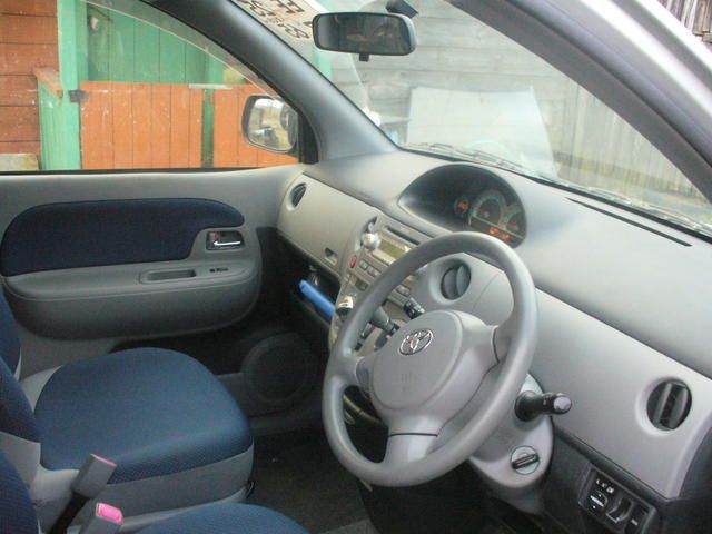 2003 Toyota Sienta