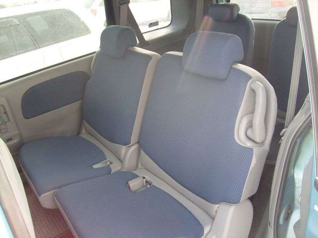 2003 Toyota Sienta