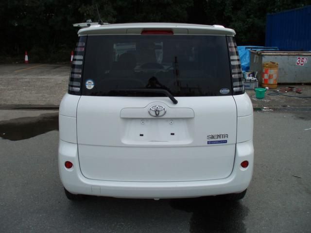 2003 Toyota Sienta