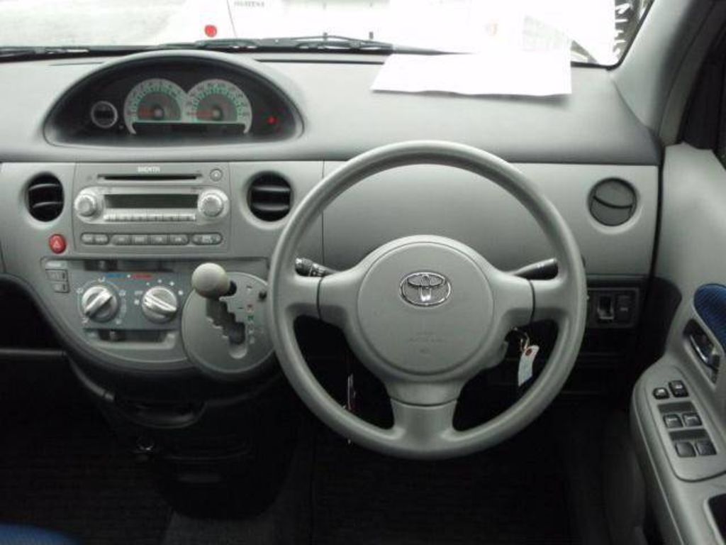 2003 Toyota Sienta