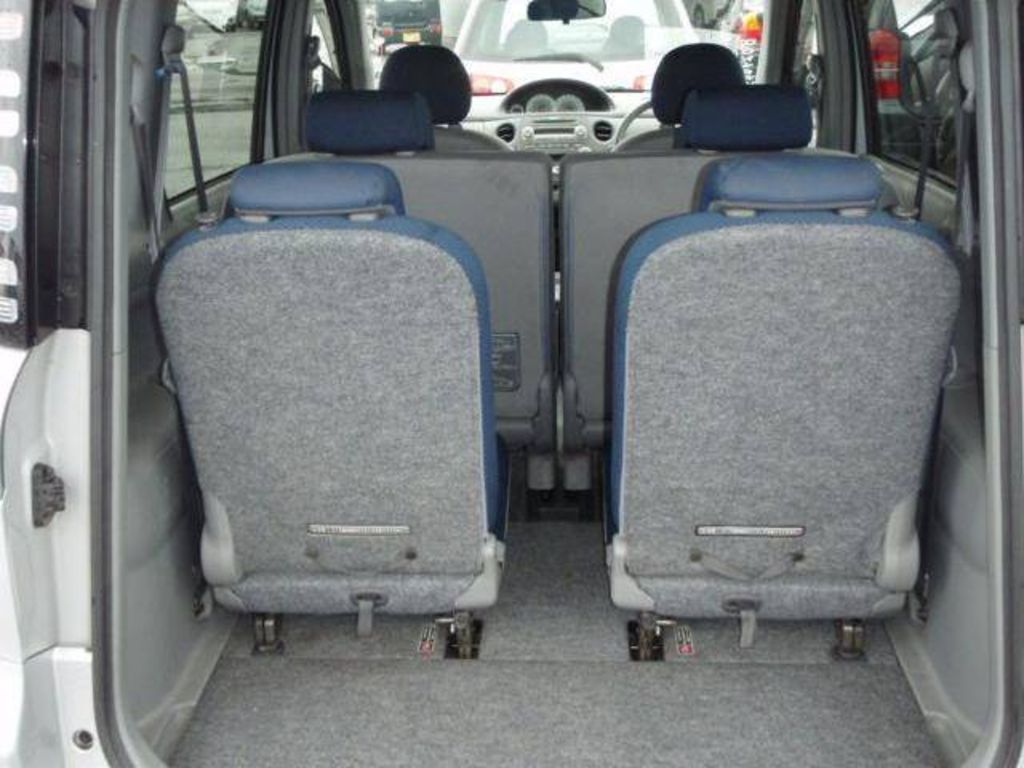 2003 Toyota Sienta