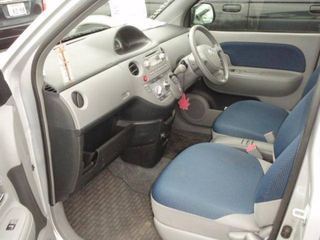 2003 Toyota Sienta