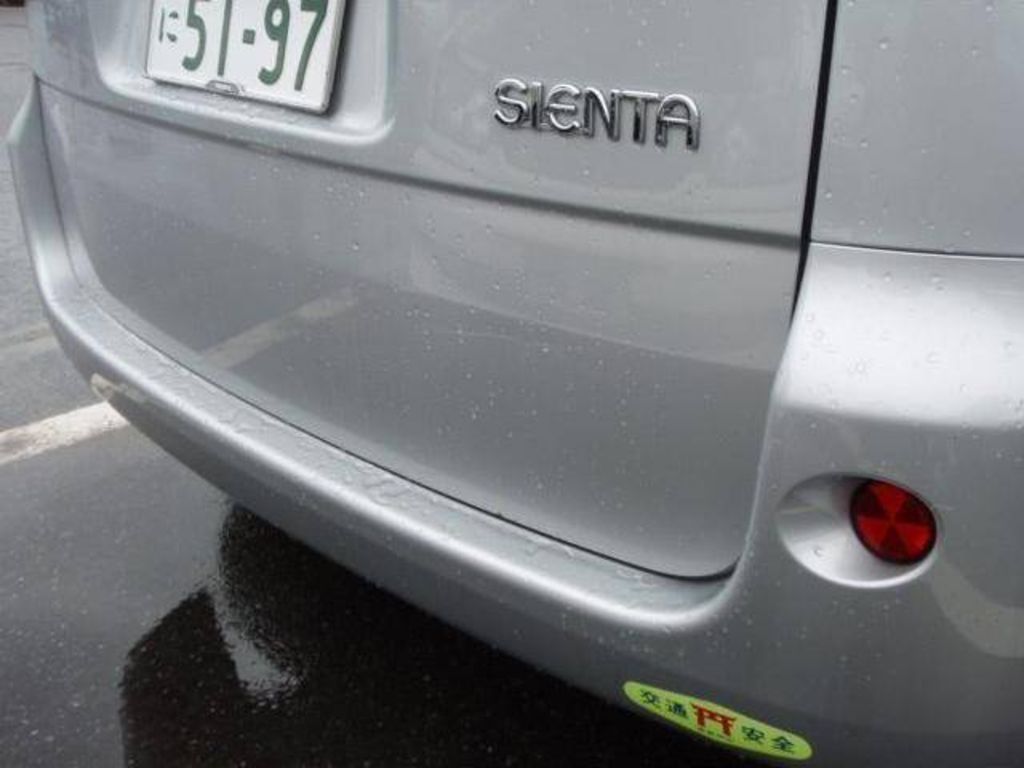 2003 Toyota Sienta