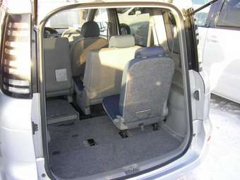 2003 Toyota Sienta Images