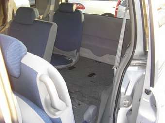 2003 Toyota Sienta Pics