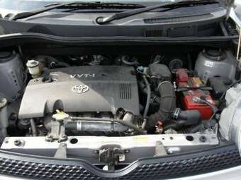 2003 Toyota Sienta Images