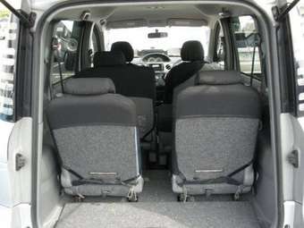 2003 Toyota Sienta Pictures