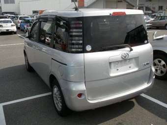 2003 Toyota Sienta Pictures