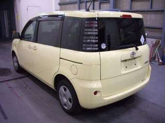 2003 Toyota Sienta Images