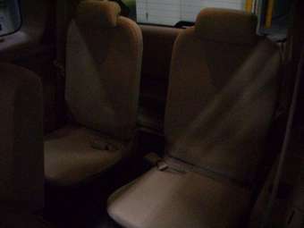 2003 Toyota Sienta Photos