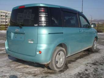 2003 Toyota Sienta Photos