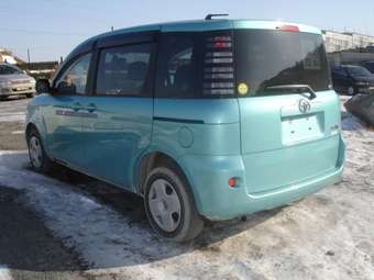 2003 Toyota Sienta Photos