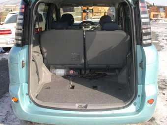 2003 Toyota Sienta Pictures