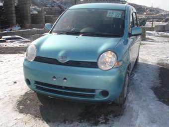 2003 Toyota Sienta Photos