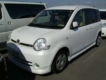 2003 Toyota Sienta Pictures