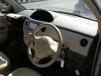 2003 Toyota Sienta Photos