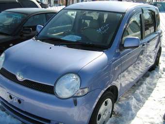 2003 Toyota Sienta Wallpapers