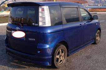 2003 Toyota Sienta Pictures