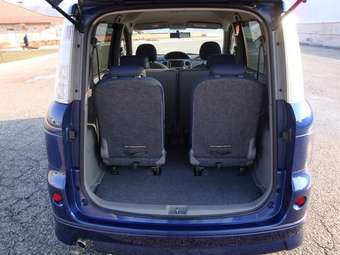 2003 Toyota Sienta Photos