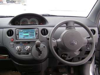 2003 Toyota Sienta Pictures