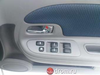 2003 Toyota Sienta Pictures