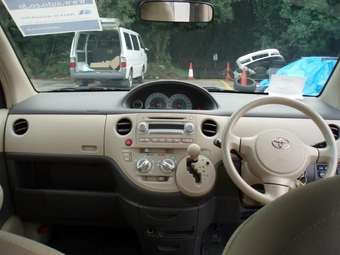 2003 Toyota Sienta Pictures