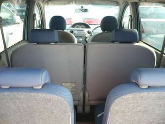 2003 Toyota Sienta Images