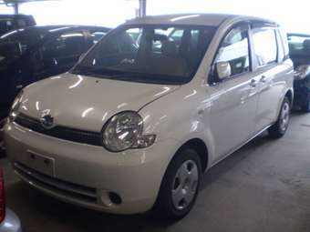 2003 Toyota Sienta Pictures