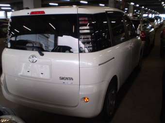 2003 Toyota Sienta Photos