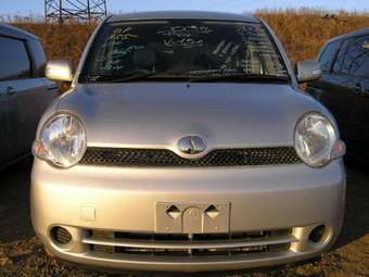 2003 Toyota Sienta Pics