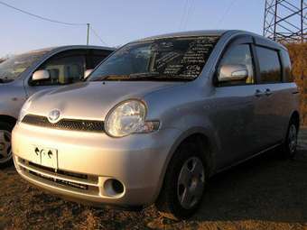 2003 Toyota Sienta Pictures
