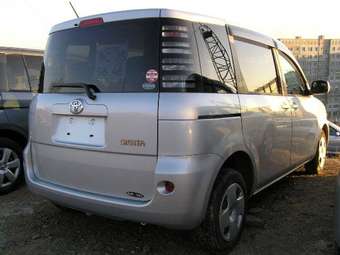 2003 Toyota Sienta Pictures