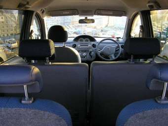 2003 Toyota Sienta Pictures