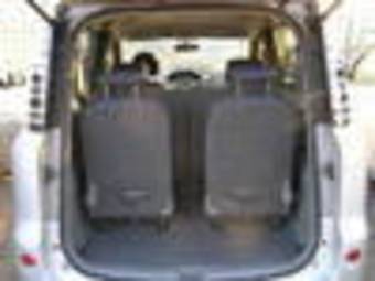 2003 Toyota Sienta Pictures