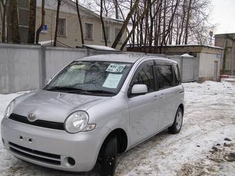 2003 Toyota Sienta Pictures