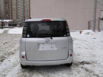 2003 Toyota Sienta Photos