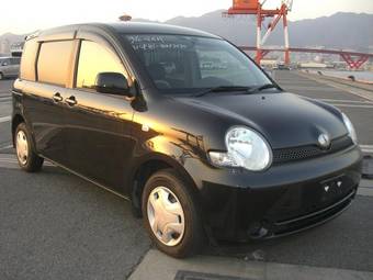 2003 Toyota Sienta Photos