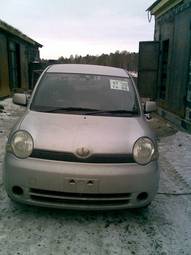 2003 Toyota Sienta Photos