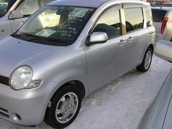 2003 Toyota Sienta Photos