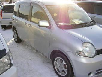 2003 Toyota Sienta Pictures