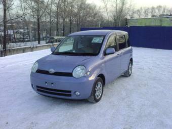 2003 Toyota Sienta Pictures
