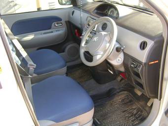 2003 Toyota Sienta Photos